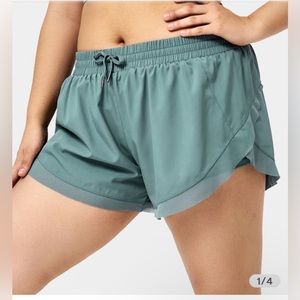 Drawstring Contrast Mesh 2-in-1 Plus Size Shorts 4"